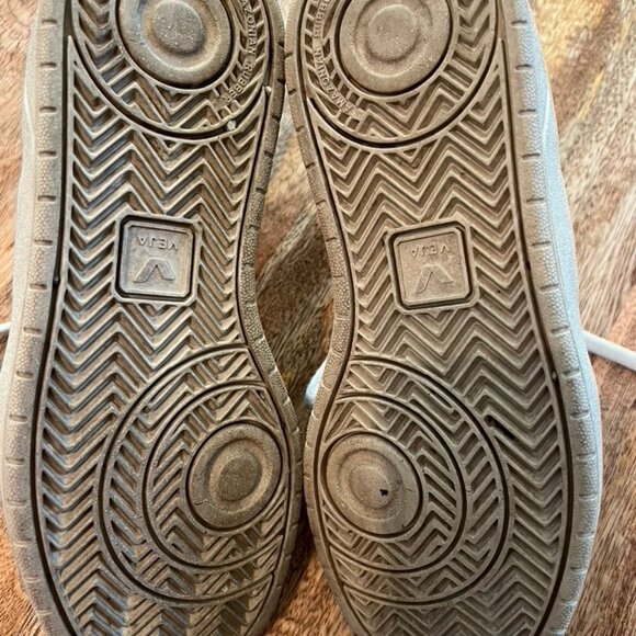 Veja V-10 Leather Colorblock Shoe - Picture 7 of 7